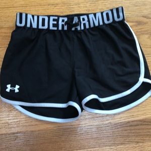 Girls black under armour shorts size youth medium